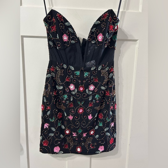 h:ours Revolve Beaded Sequin Strapless Sweetheart V Mini Dress Size S - NWT - Picture 1 of 9